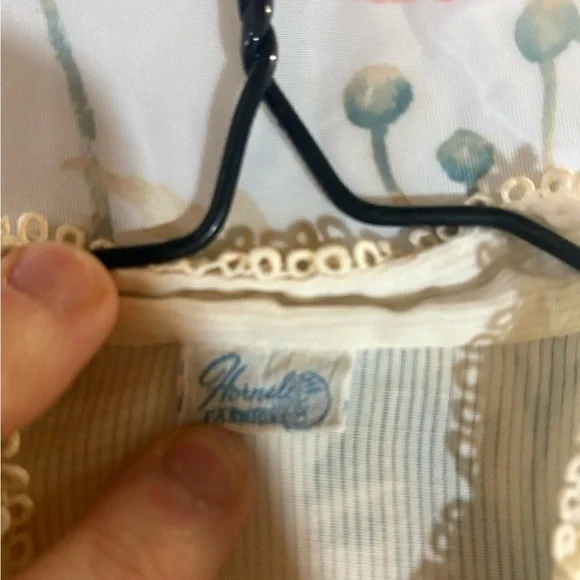 Vintage Elegant Cream Button-Up Women's Top - Picture 6 of 10